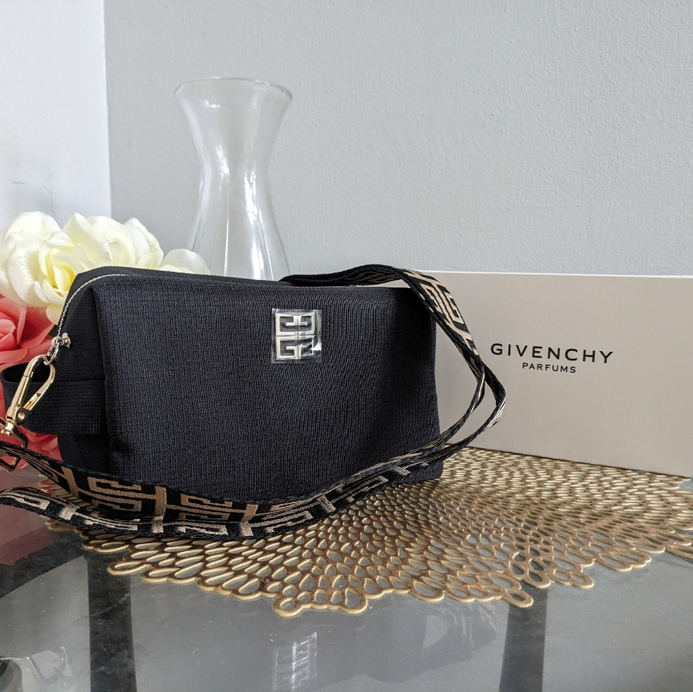 Givenchy - Picture 4 of 10